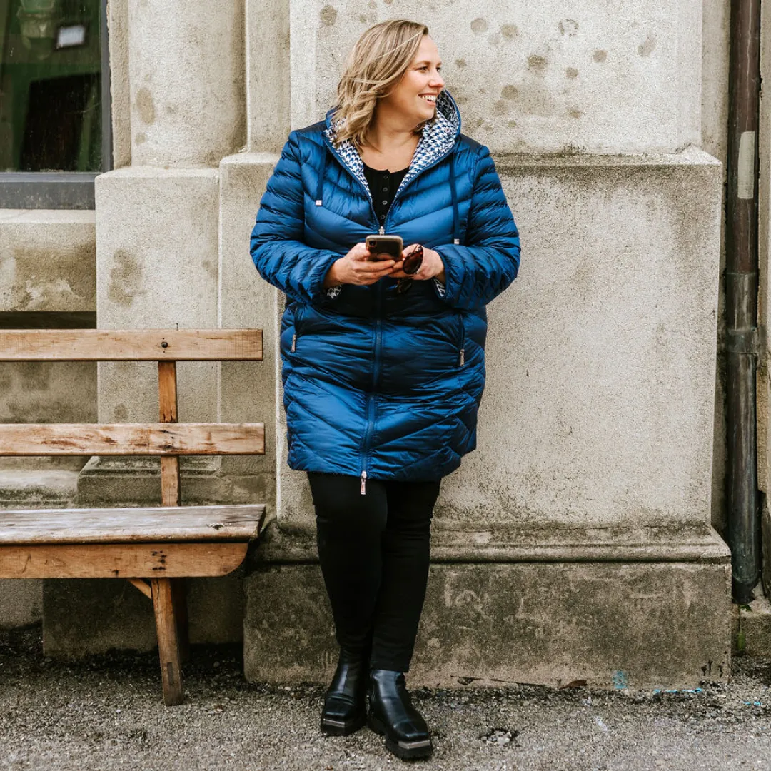 Arnie Women's Reversible 90/10 Down Coat - Moonlight / Navy Houndstooth