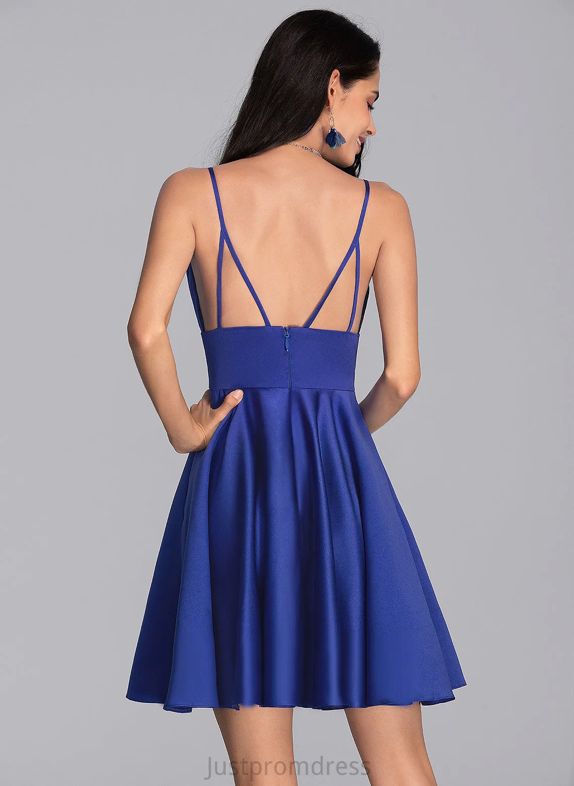 Pockets Dress Cocktail With Short/Mini V-neck Lucy Satin A-Line Cocktail Dresses